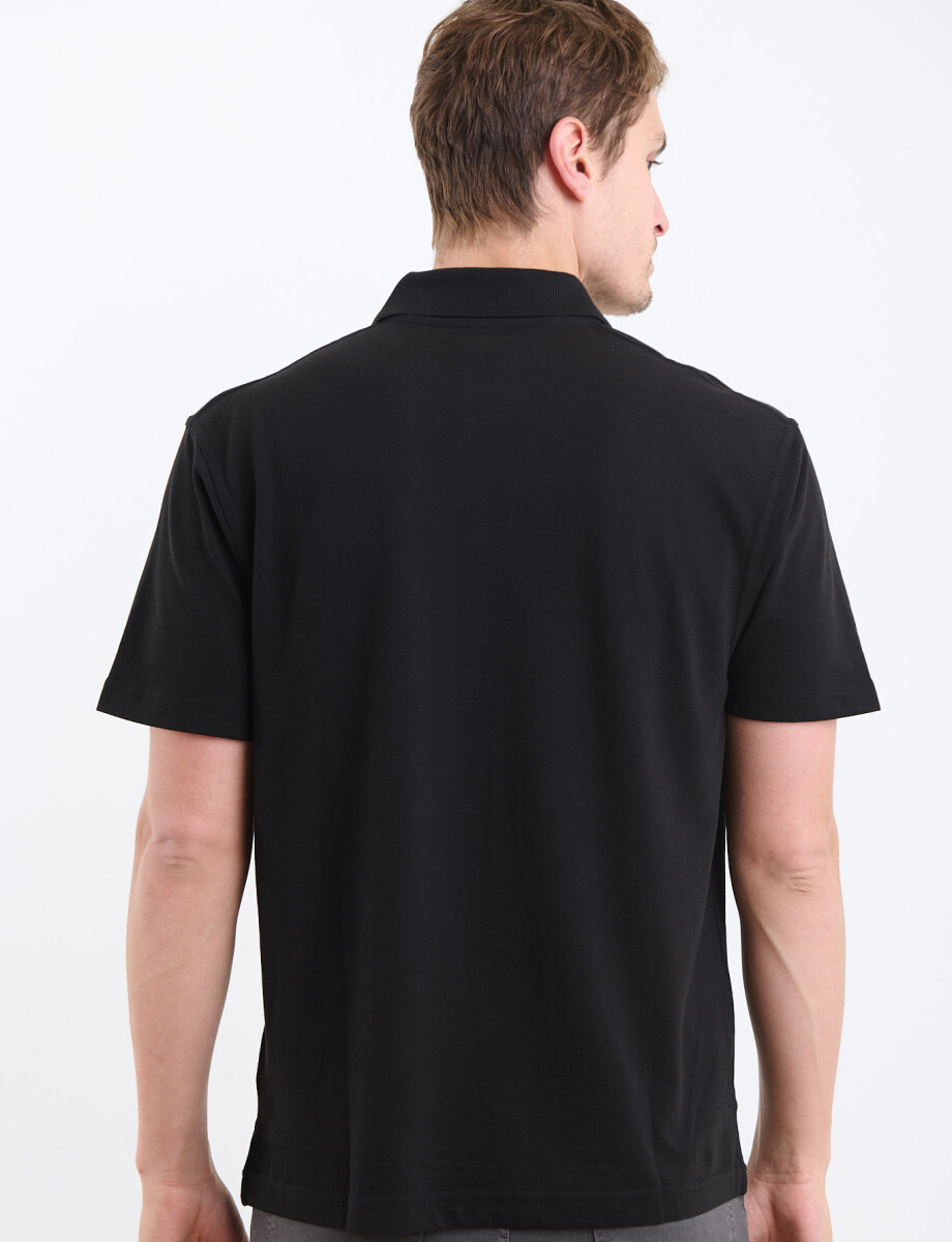 520857 REMERA FERAUD Negro