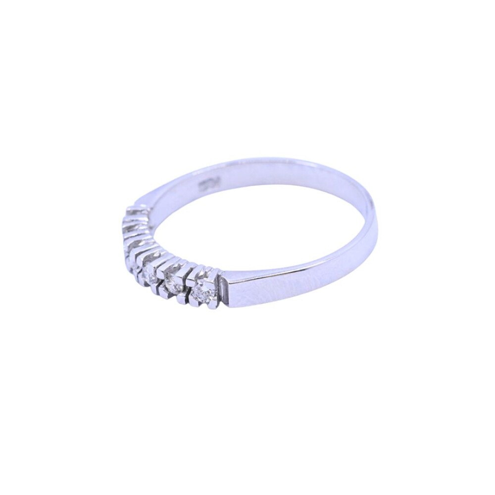 Medio sin fin oro blanco 18 k con 6 brillantes engarce 4 puntas. Medio sin fin oro blanco 18 k con 6 brillantes engarce 4 puntas.