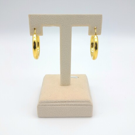 Par de aros de plata 925 con baño de oro amarillo. Par de aros de plata 925 con baño de oro amarillo.