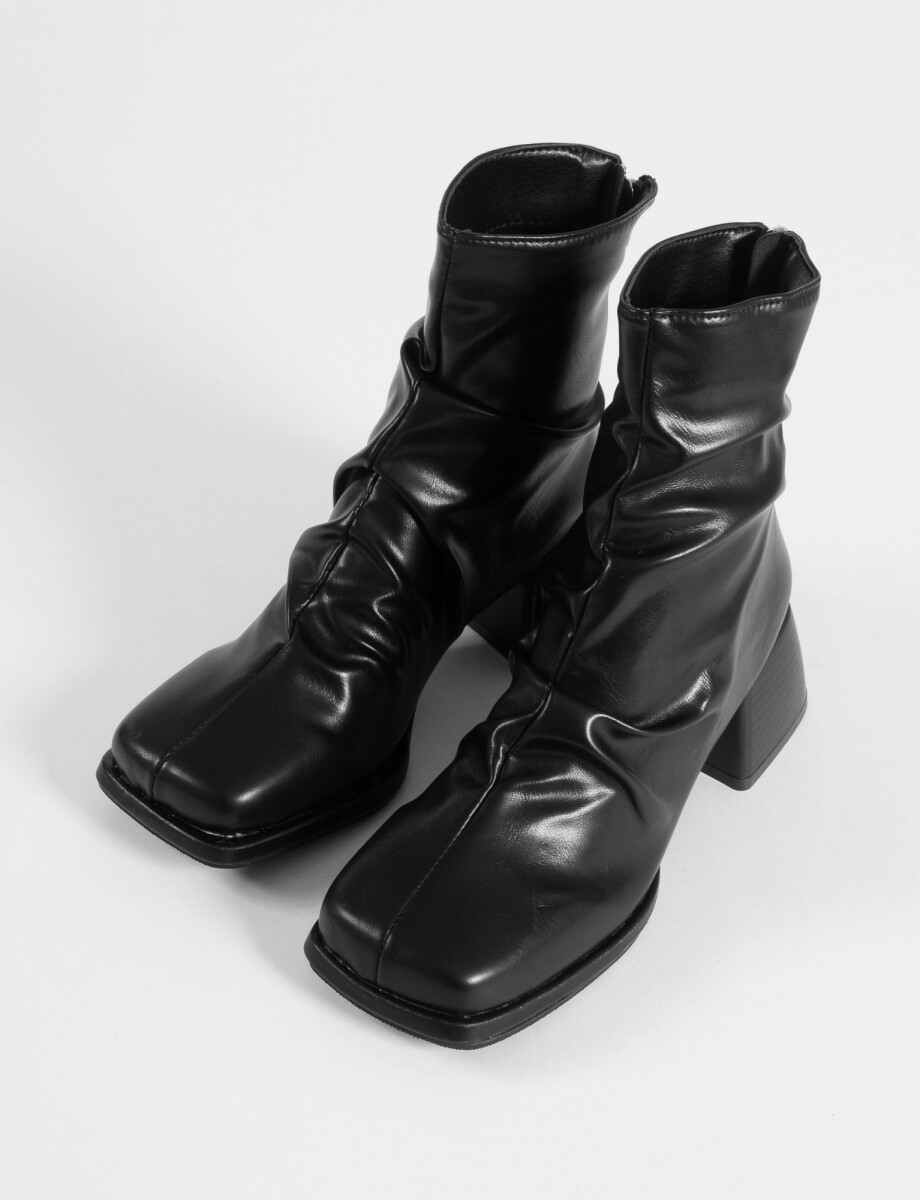 Botas punta cuadrada - negro 