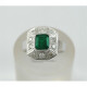 Hermoso anillo en platino con esmeralda central y brillantes Hermoso anillo en platino con esmeralda central y brillantes