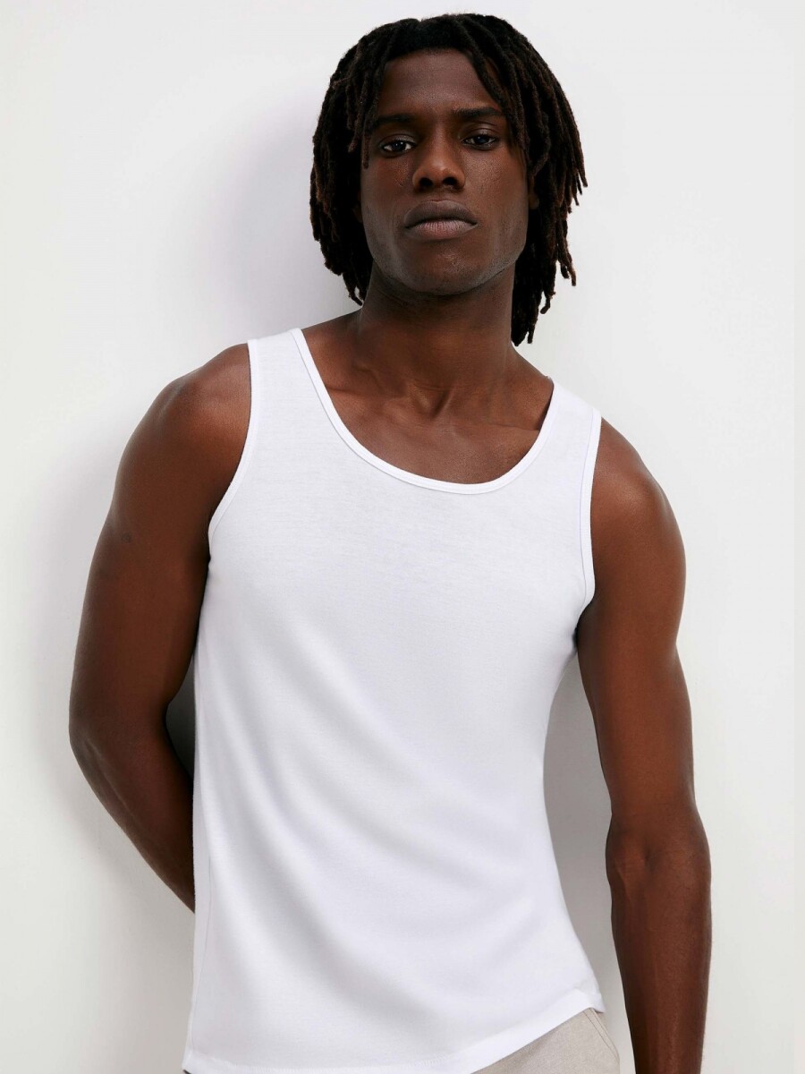 MUSCULOSA BÁSICA MASCULINA MODELO SLIM - BLANCO 