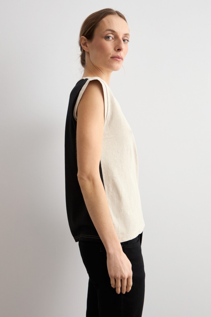 Remera bicolor con botones beige melange
