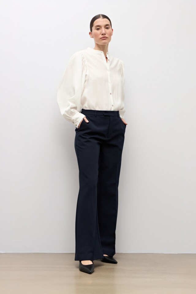 Pantalón flare sastrero azul marino