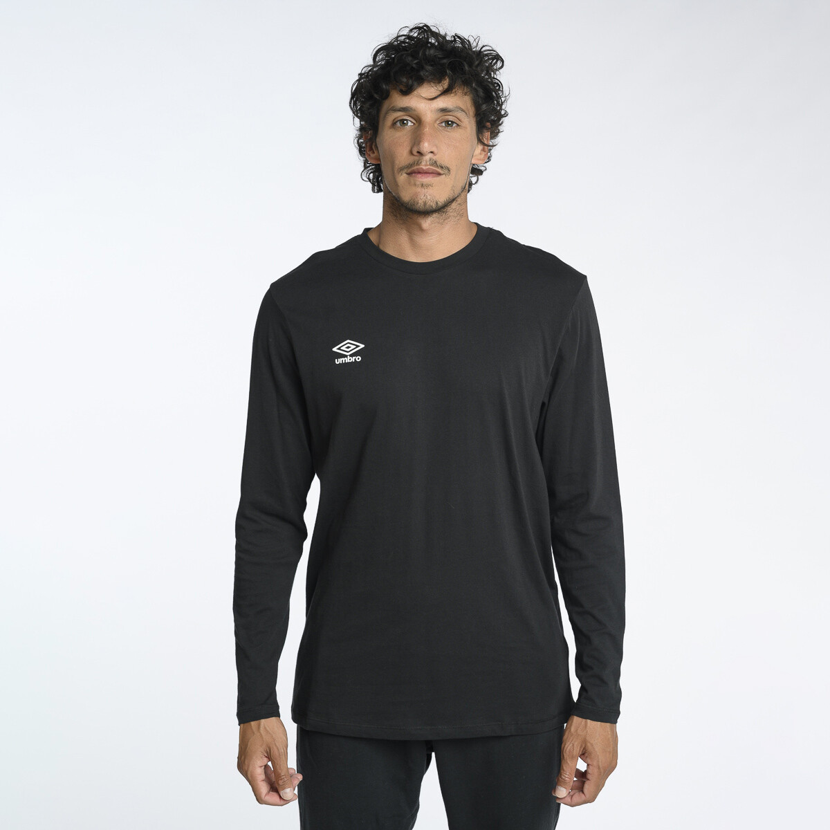 Remera FW SMALL LOGO LS TEE Umbro Hombre - 060 