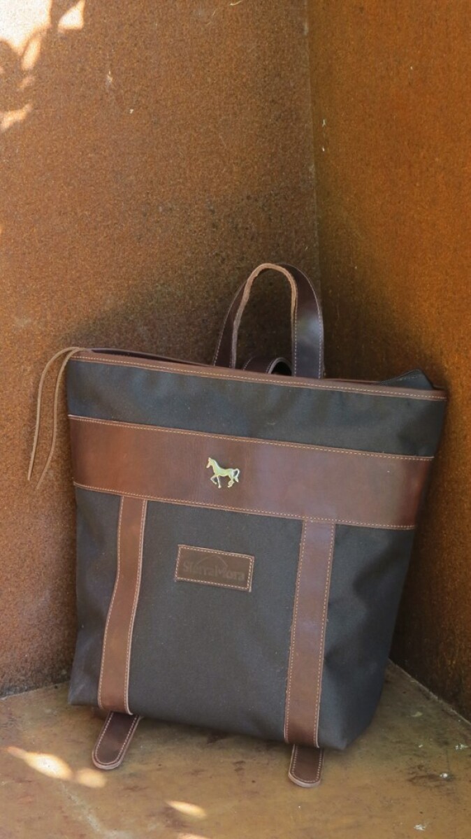 Mustang Backpack - Chocolate / Negro 