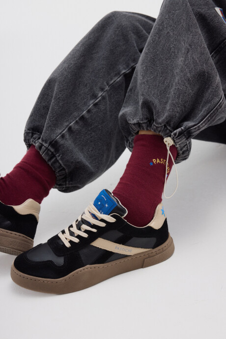 Sneaker Club 82 Black