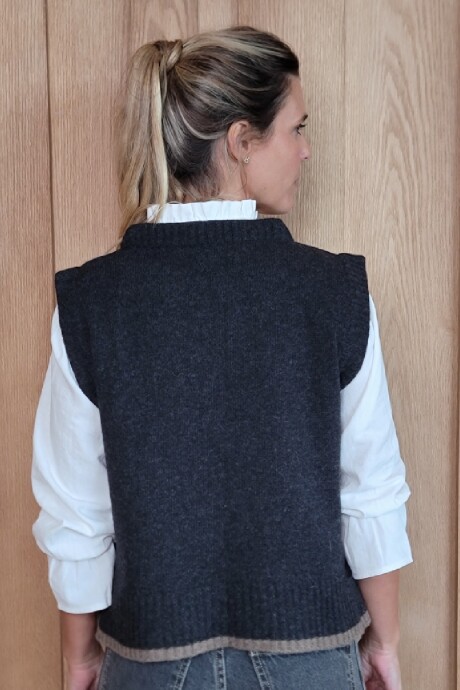 Chaleco Farm Charcoal Arena