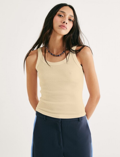 MUSCULOSA BÁSICA BEIGE