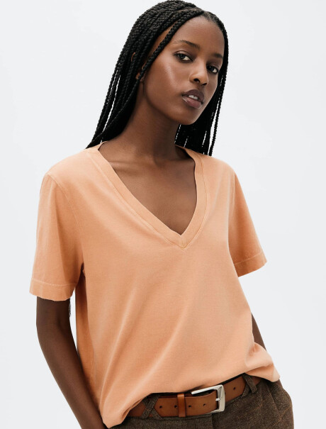 CAMISETA BÁSICA DE ALGODÓN ESCOTE V NARANJA