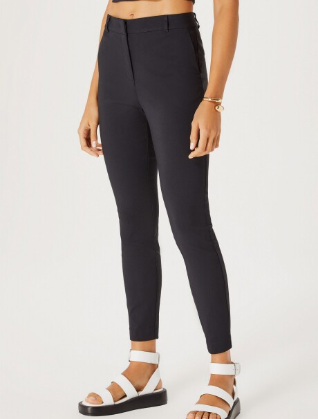 PANTALÓN BÁSICO SASTRERO NEGRO