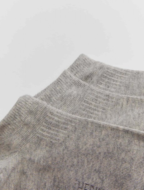 KIT DE 3 PARES DE MEDIAS UNISSEX GRIS