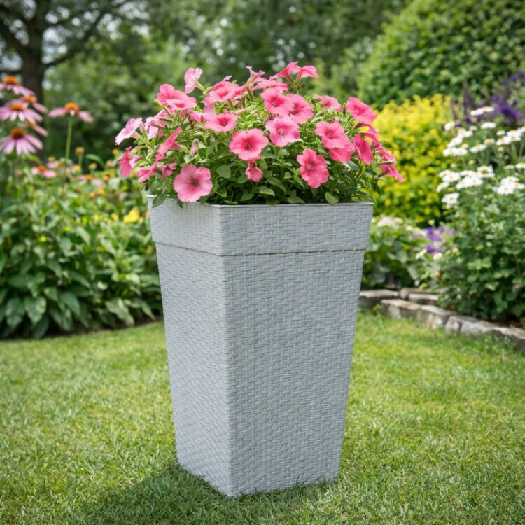 MACETA PIRAMIDAL SIMIL RATTAN 17,5 LITROS GRIS MACETA PIRAMIDAL SIMIL RATTAN 17,5 LITROS GRIS