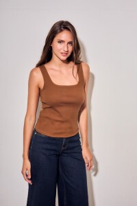 Top Musculosa Chocolate