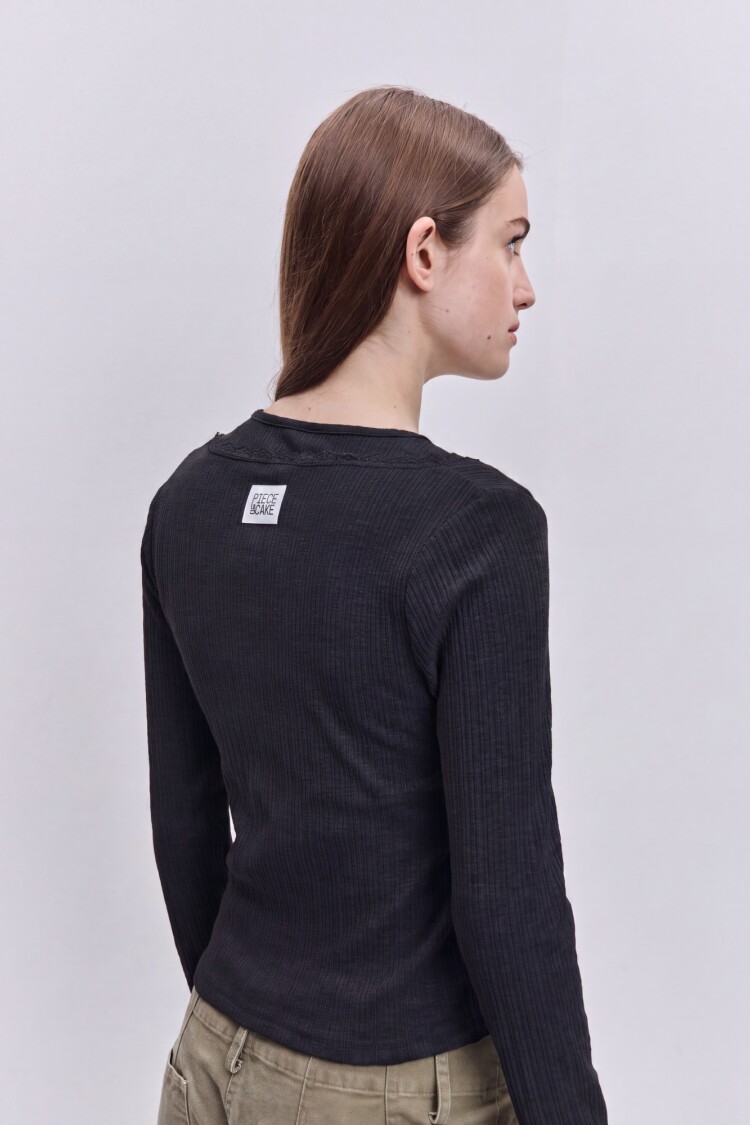 REMERA RUGA Negro
