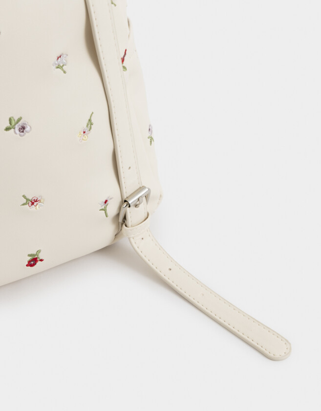 Mochilas Urbanas Mochila Bordada Florcitas - Estampado Flores