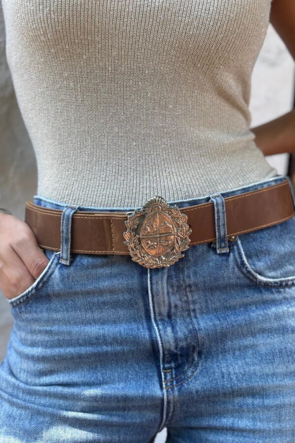 Simple Escudo Belt Camel / Plateado