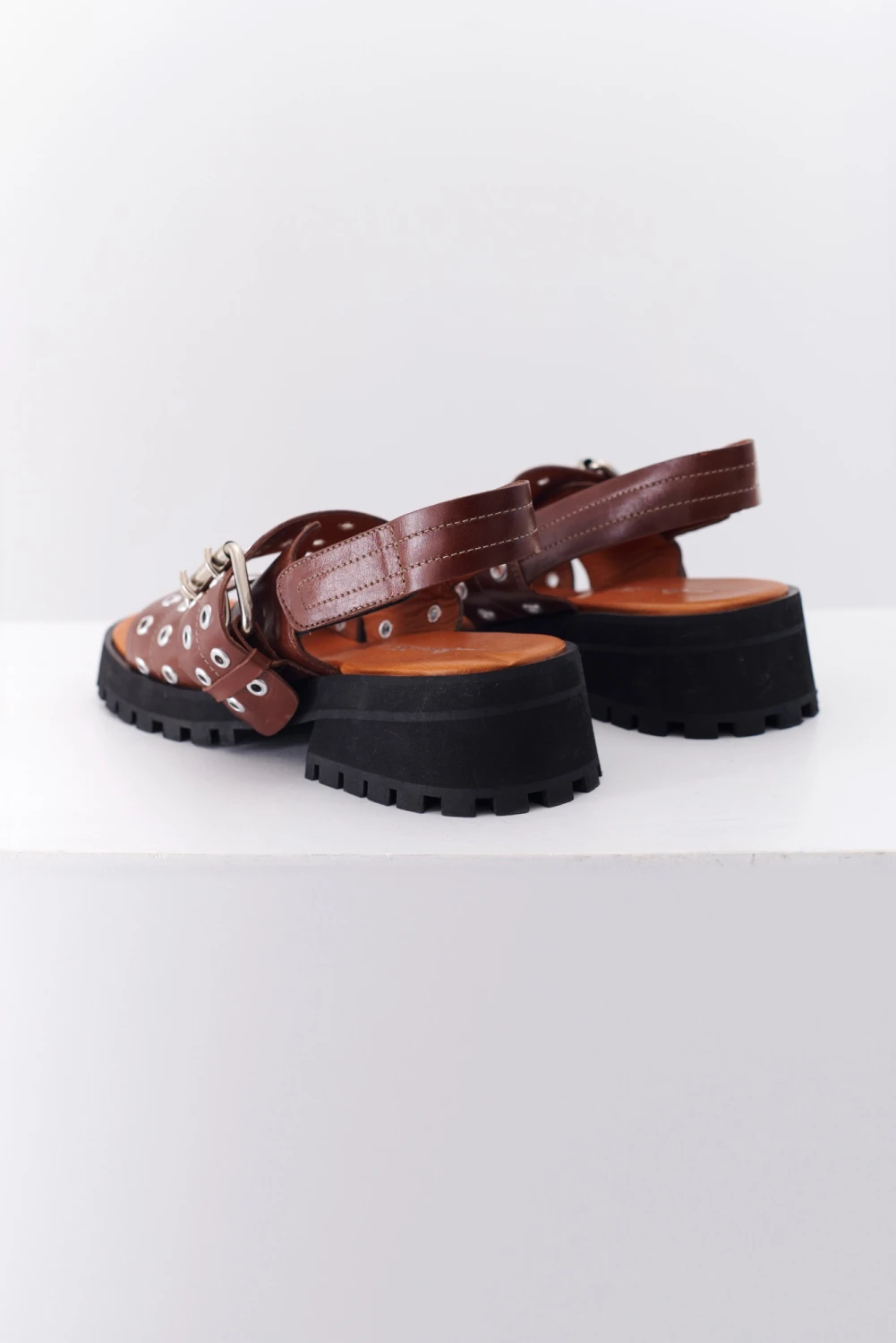 SANDALIA CUERO GIGI marron 35