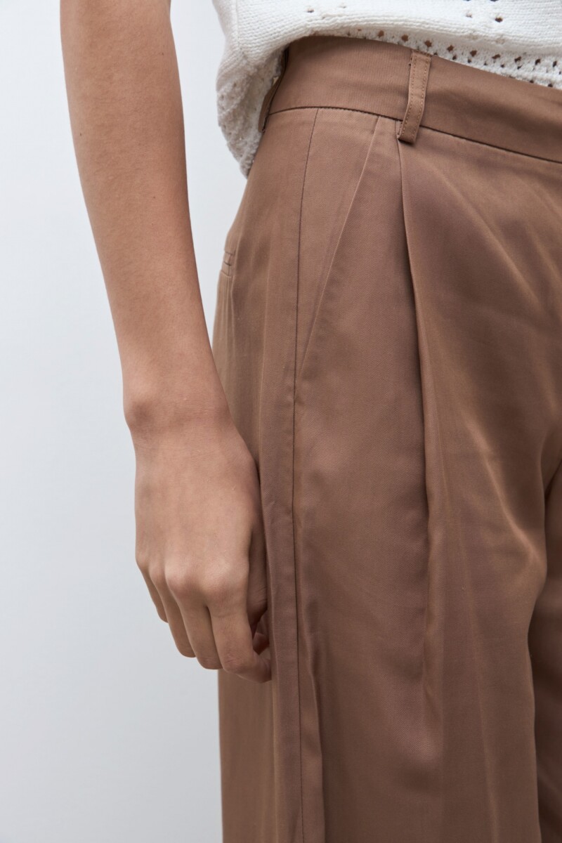 Pantalón pinzado lyocell tostado
