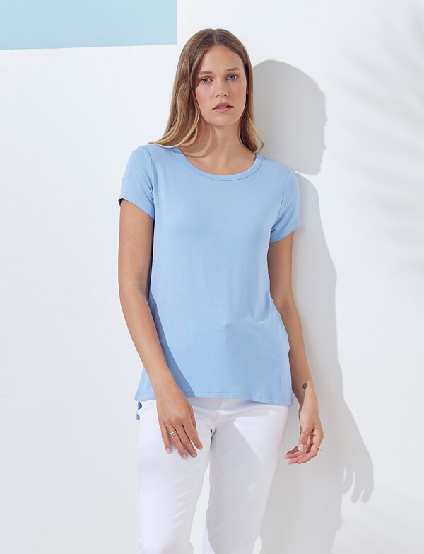 Remera Modal CELESTE