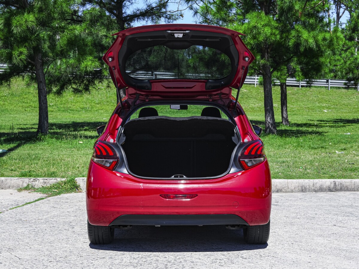 Peugeot 208 Active 1.2 Extra Full 2018 EXCELENTE ESTADO! Peugeot 208 Active 1.2 Extra Full 2018 EXCELENTE ESTADO!