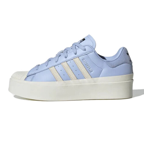 Adidas > Calzado en color Celeste — Las