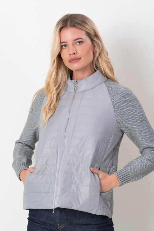 Campera de Nylon con mangas tejidas Gris