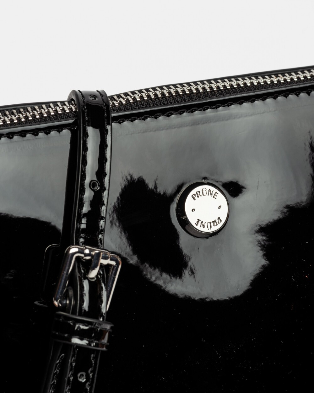 Bandolera Dyna En Efecto Cuero Charol Negro