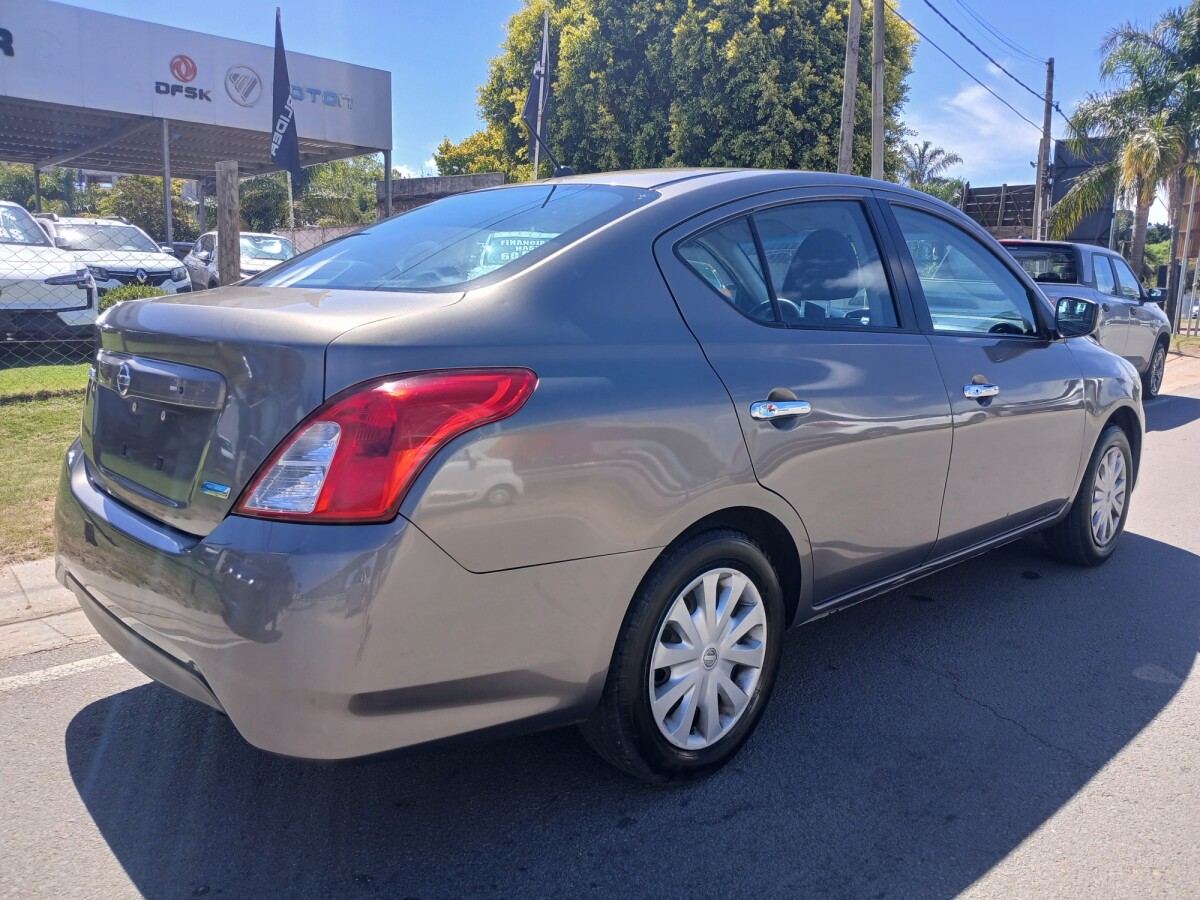 Nissan Versa Drive 1.6 Extra Full | Permuta / Financia Nissan Versa Drive 1.6 Extra Full | Permuta / Financia