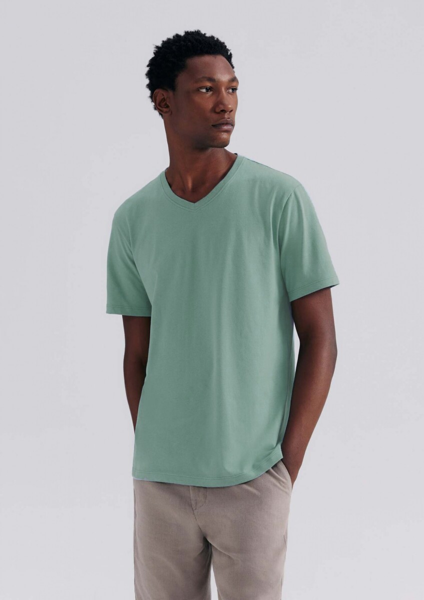 CAMISETA BÁSICA MANGA CORTA CUELLO EN V - VERDE CLARO 