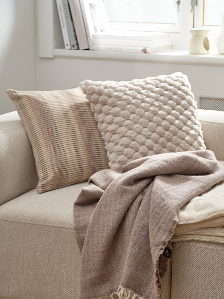 Almohadón HVIDBLOMME 45x45 pelo beige Almohadón HVIDBLOMME 45x45 pelo beige