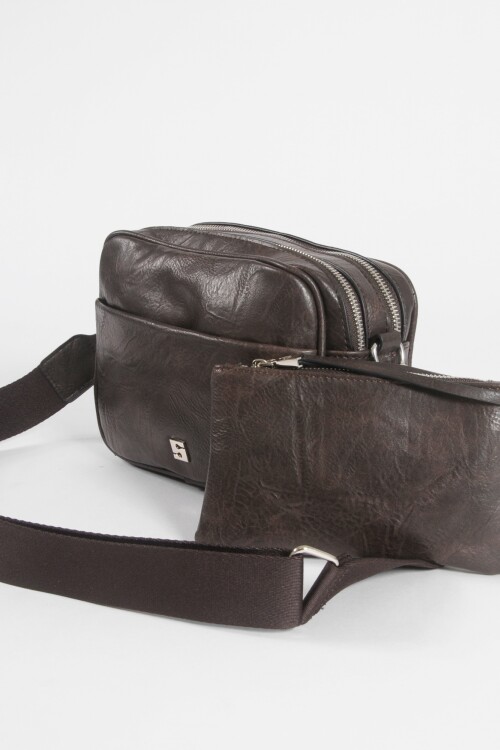 Cartera de hombro con cierres marrón