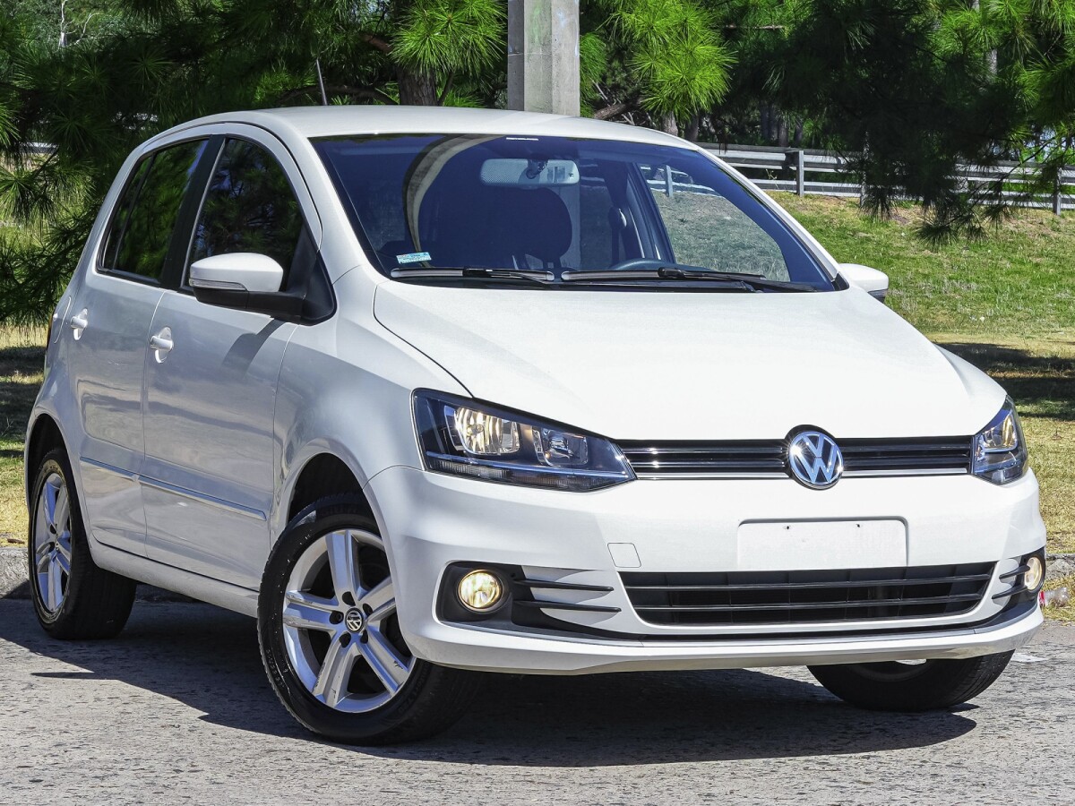 Volkswagen Fox Highline 1.6 Extra Full| Permuta / Financia Volkswagen Fox Highline 1.6 Extra Full| Permuta / Financia