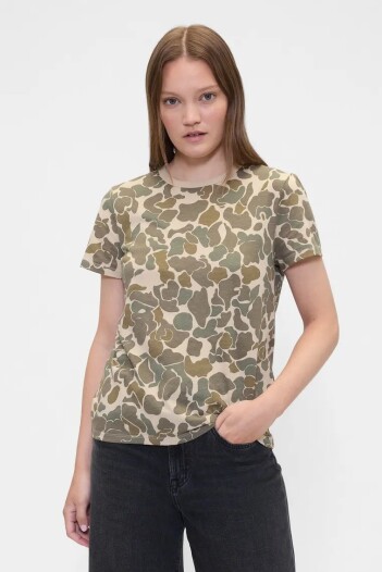 Remera Gràfico Manga Corta Mujer Camo