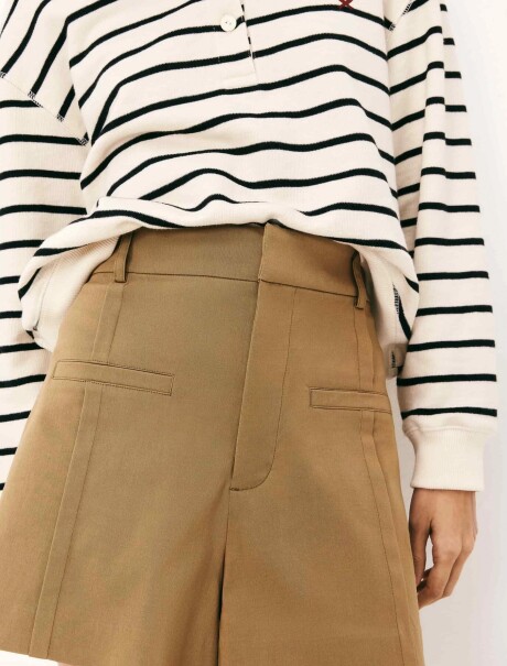 SHORT TIPO SASTRERO BEIGE