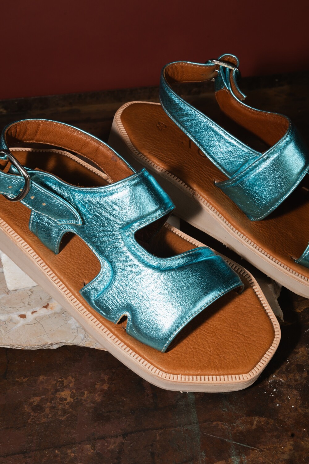Sandalia Cut Out Celeste Galáctico