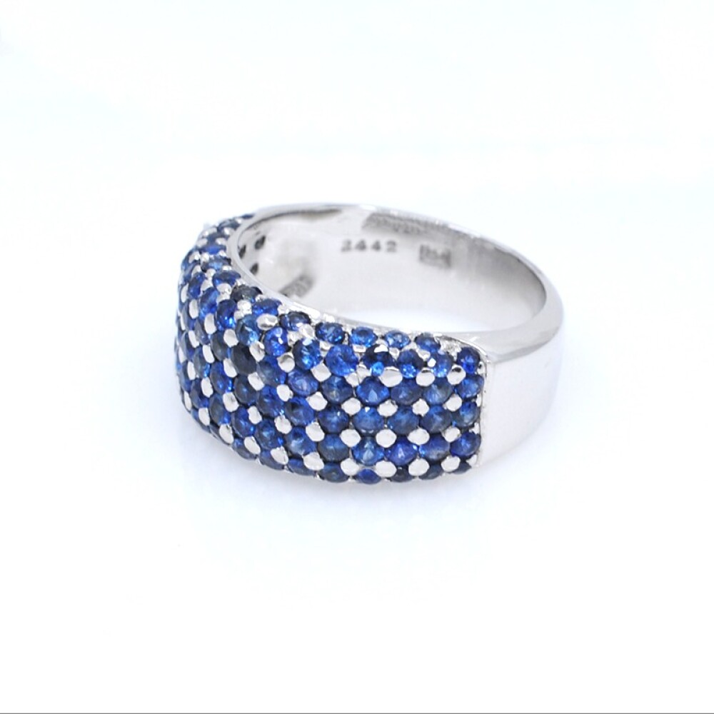Anillo en oro 18k blanco y zafiros Anillo en oro 18k blanco y zafiros