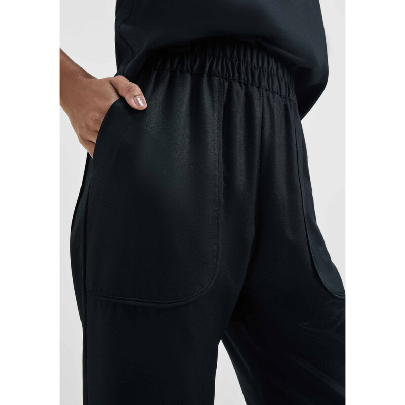 CALCA FEM PRETO ESCURO