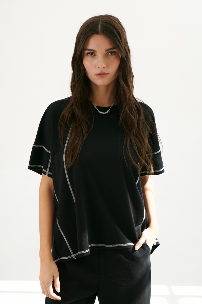 REMERA MACA NEGRO