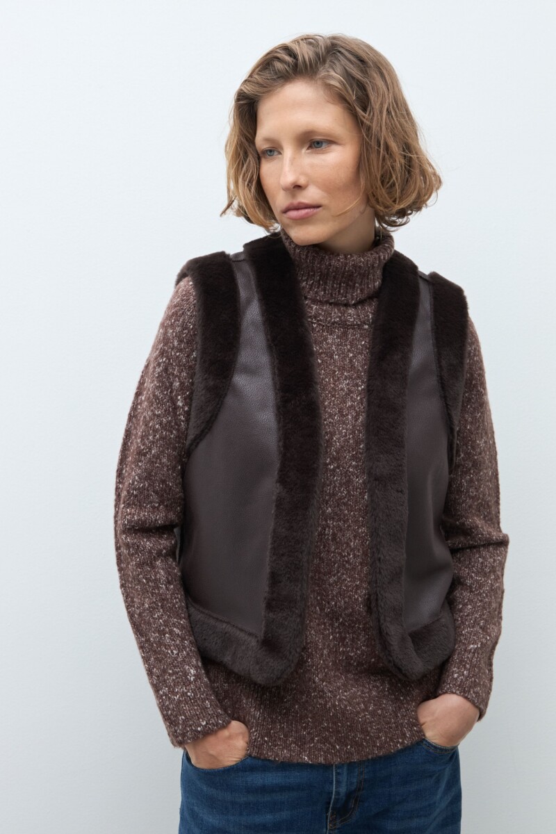Chaleco con piel reversible chocolate
