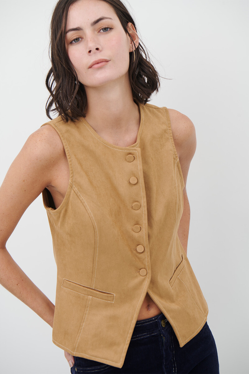 CHALECO SUEDE CARAMELO