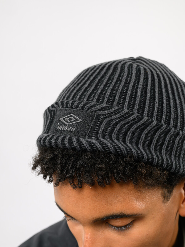 GORRO BEANIE Umbro Hombre 002