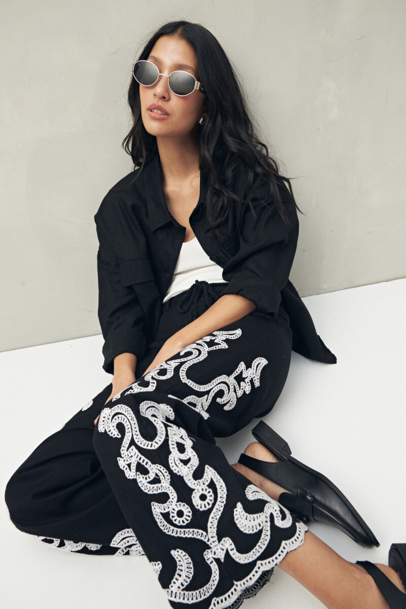 PANTALON BALIZAS BORDADO Negro
