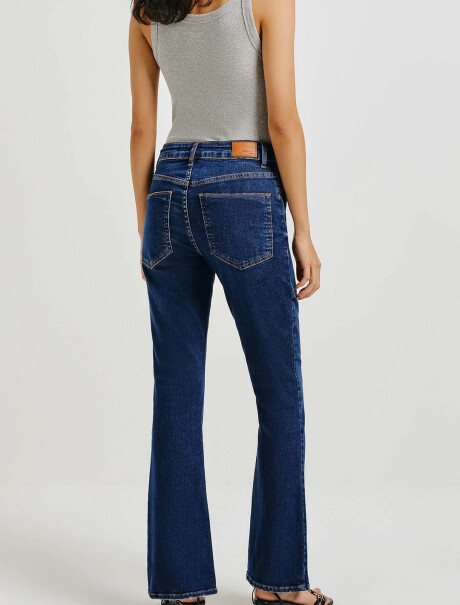 PANTALÓN DE JEAN MODELO PETIT FLARE AZUL