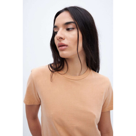 Remera Anette Camel