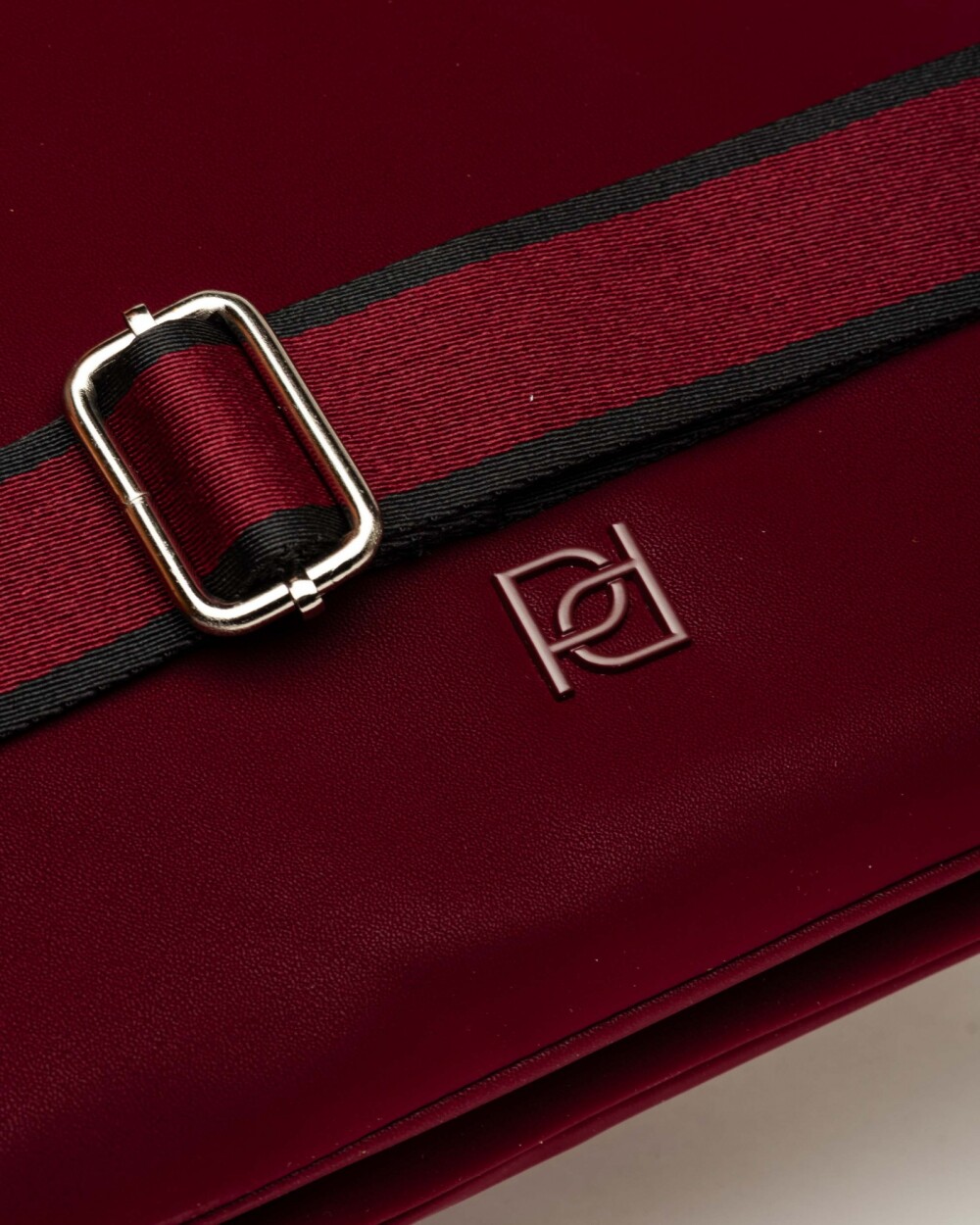 Bandolera Lily en gomato Bordeaux