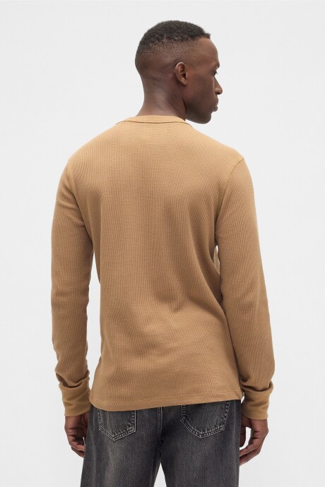 Remera Waffle Hombre Ermine 18-1022 Tcx