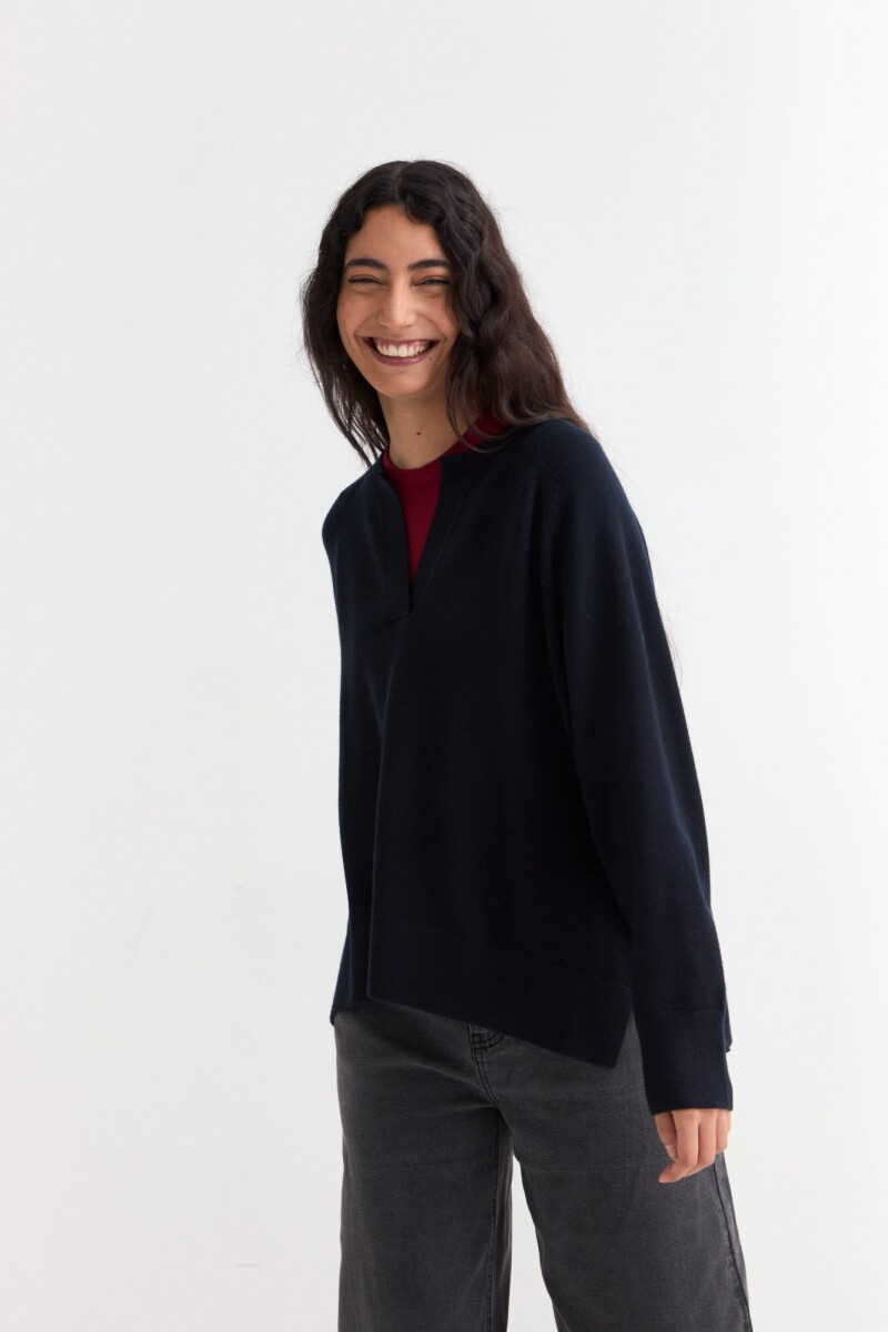 Sweater con cuello abierto y tajos laterales AZUL MARINO