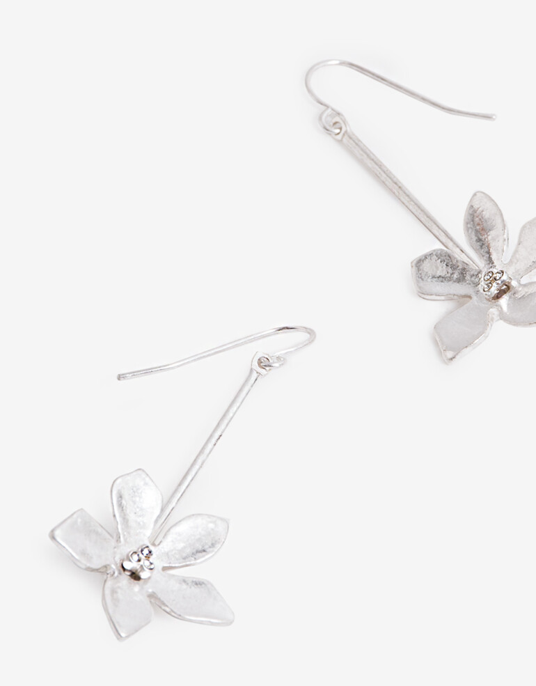 Aros Colgantes Cortos Metal Aros Cortos Flor Metal Worn Silver - Plateado Plata Cepillada Mate