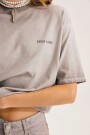 REMERA REGULAR Gris